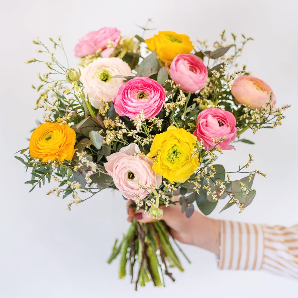 Buket med Ranukler i svage farver