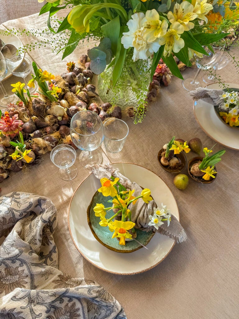 Påskebord med påskelijler