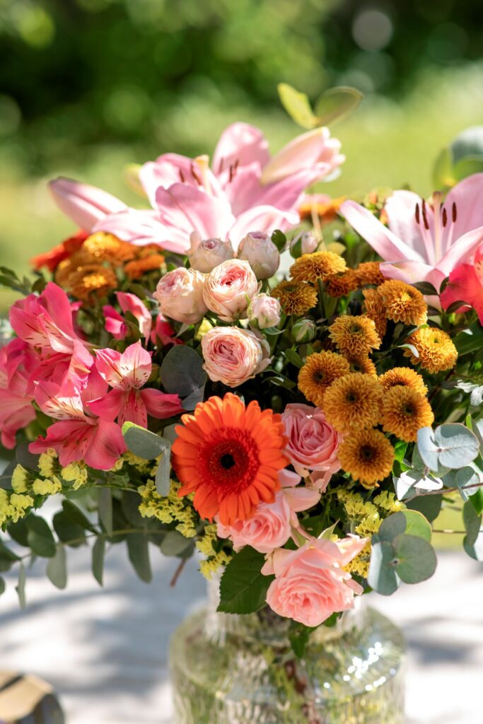 farverig blomsterbuket 