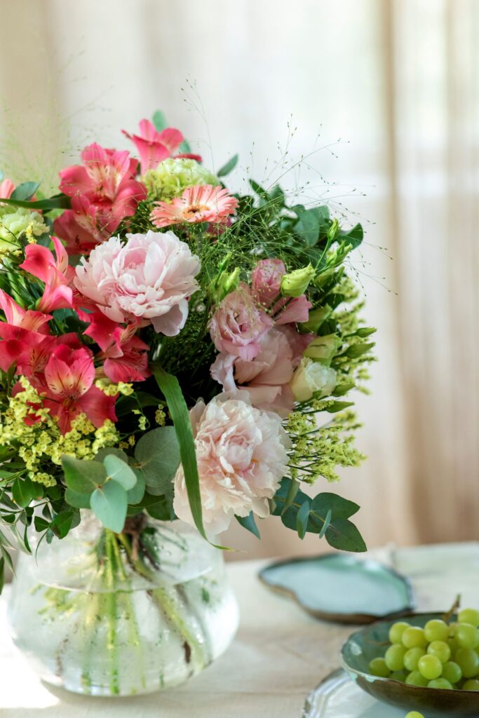 Sød og flot buket i vase til mors dag