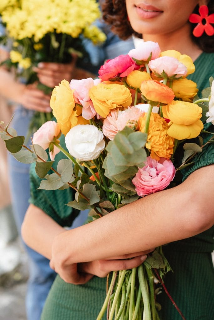 Interflora buket med ranunkler