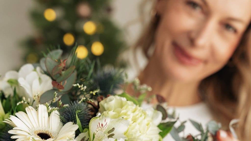 Julebuket med hvide blomster