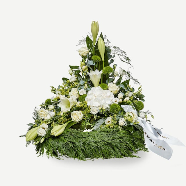 Krans med dekoration i klassisk stil - creme