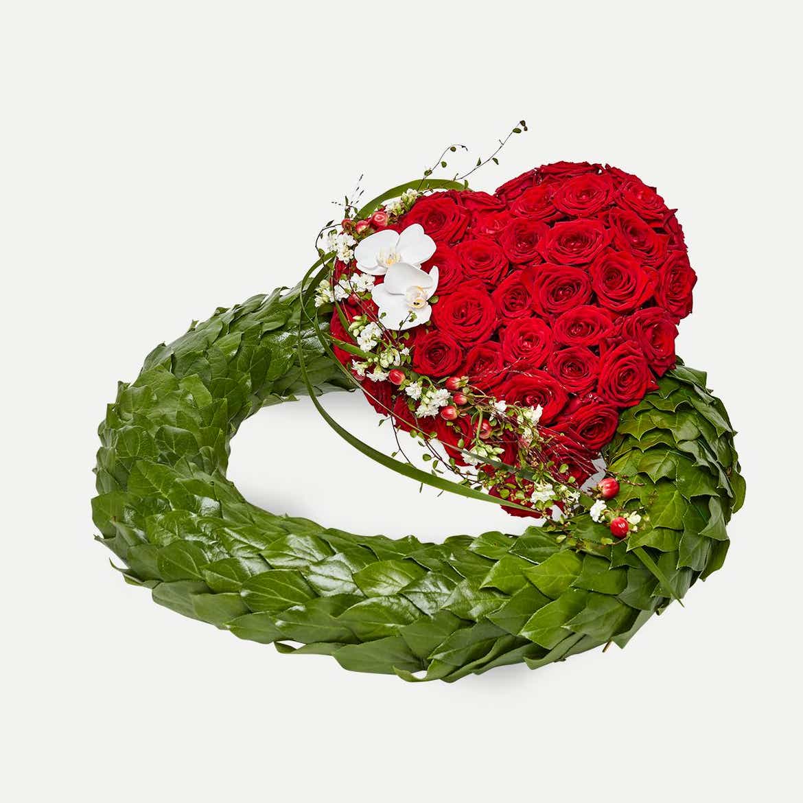 Blomsterhjerter til en begravelse | Interflora