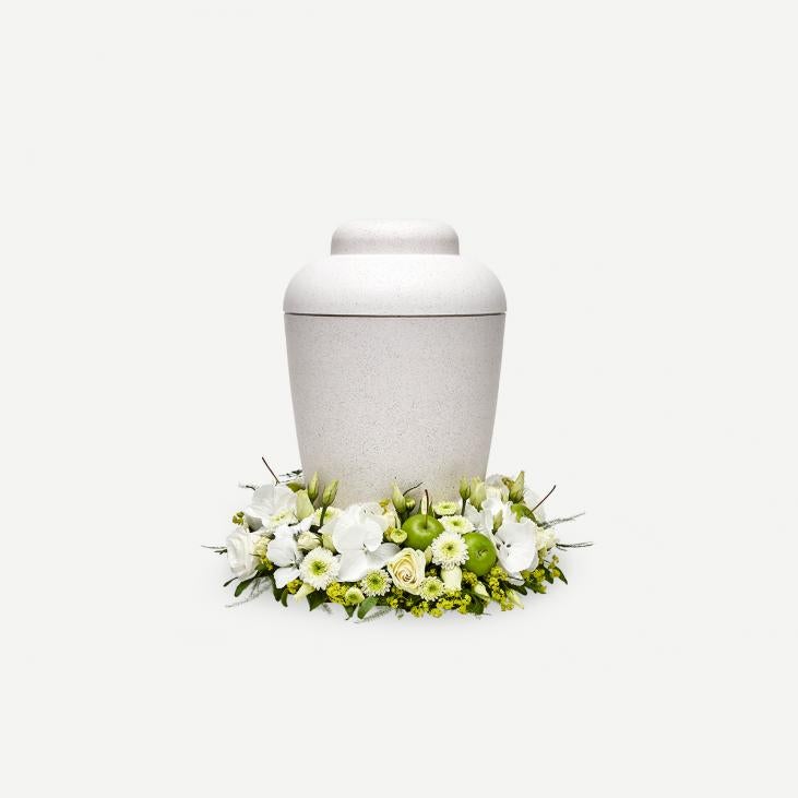 Urnepynt i klassisk stil - creme