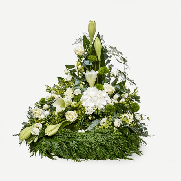 Krans med dekoration i klassisk stil - creme