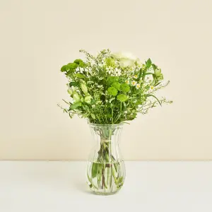 Floristens kreative buket i lyse nuancer